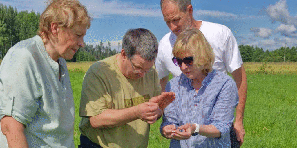 Komanda – Demonstrējuma ierīkotāja Limbažu KB konsultante augkopībā Brigita Skujiņa, z/s “Punči” saimnieks, zinātniskā vadītāja Iveta Gūtmane