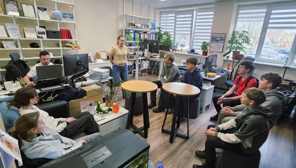Noķert asarīti, iepazīt augsni, gotiņas, mežu, satikt slavenības: LLKC Ēnu diena 2026